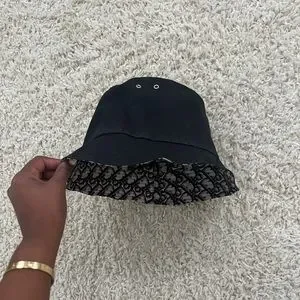 Like new Dior Teddy Hat. Only worn 3x Teddy d hat Dior Navy size 57 cm in Polyester - 40676786 main image 3